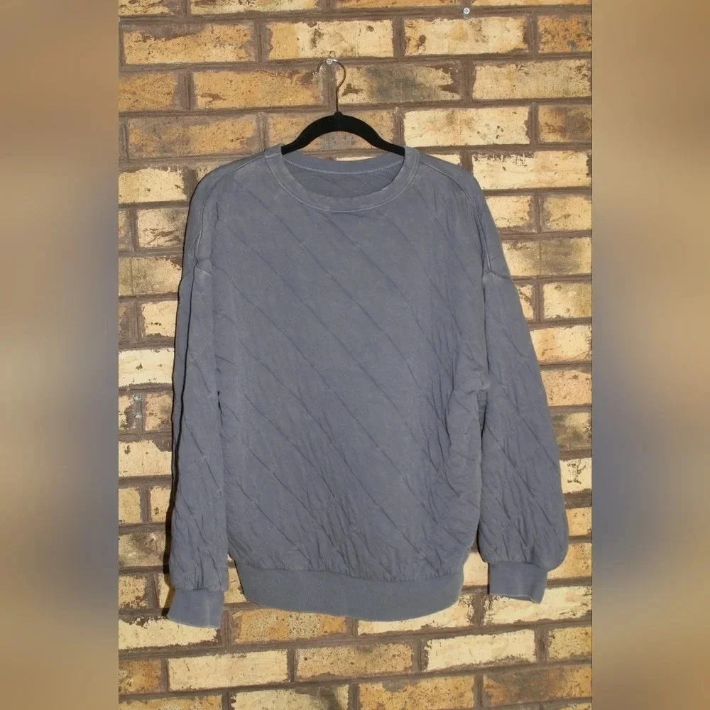Universal Thread quilted oversized sweater, size small